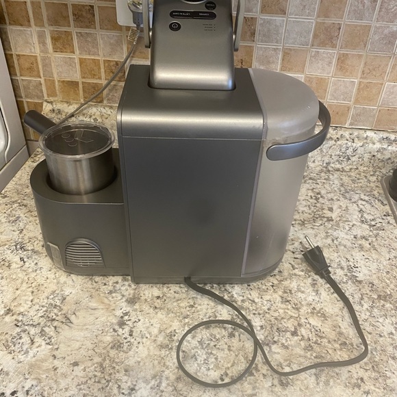 Keurig Single Serve Coffee, Latte&Cappuccino Maker - Picture 7 of 10